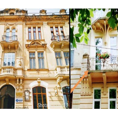 Family Apartments In Lviv Center With Balcony Bagian luar foto