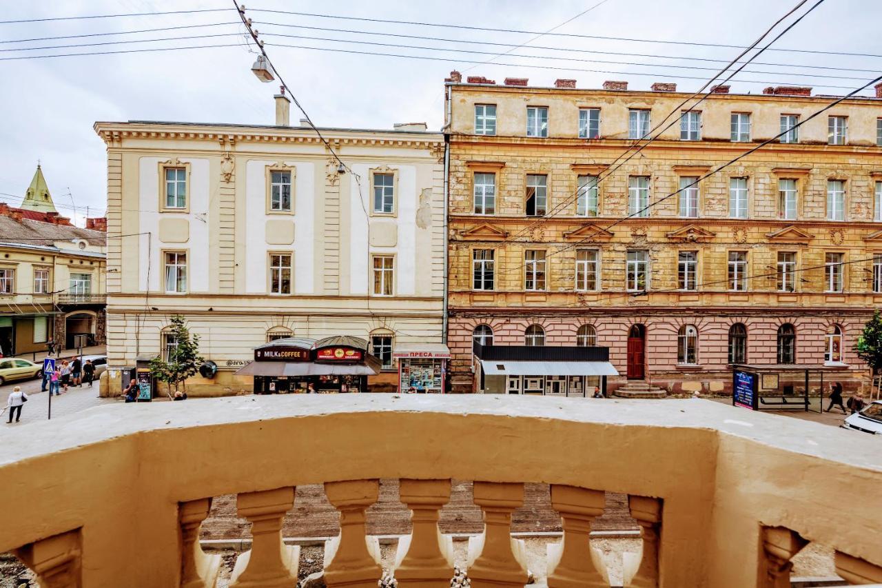 Family Apartments In Lviv Center With Balcony Bagian luar foto